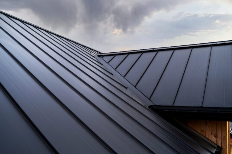 De Ce Acoperișul Tău S-ar Putea Supraîncălzi Soluția de Ventilare Recomandată la un Montaj Tigla Metalica